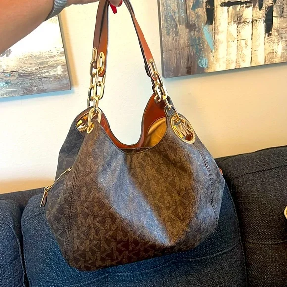 Michael KORS purse w/matching wallet - Picture 2 of 10